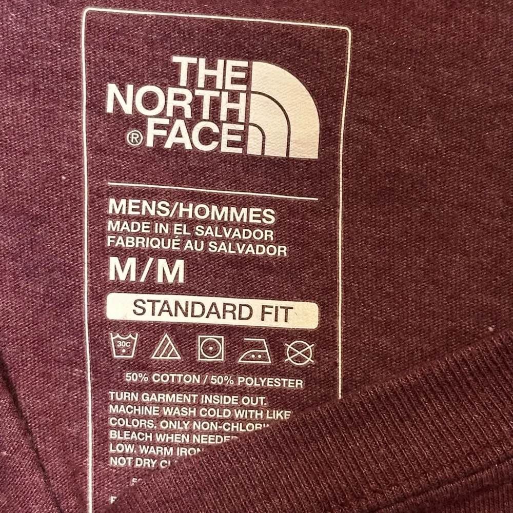 THE NORTH FACE Short Sleeve Half Dome Maroon and Black Print Tee Shirt